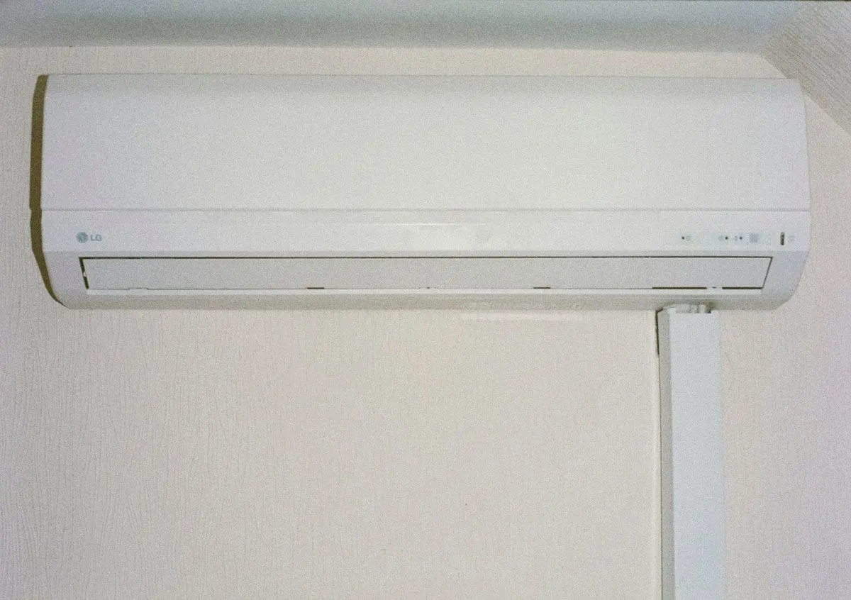 Wall-mounted mini-split air conditioner indoor unit